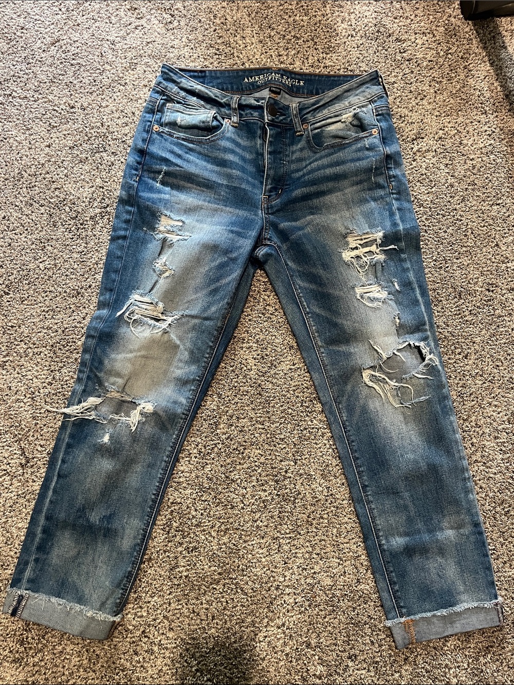American Eagle Outfitters Distressed Cropped Blue Jeans.  Tomgirl fit